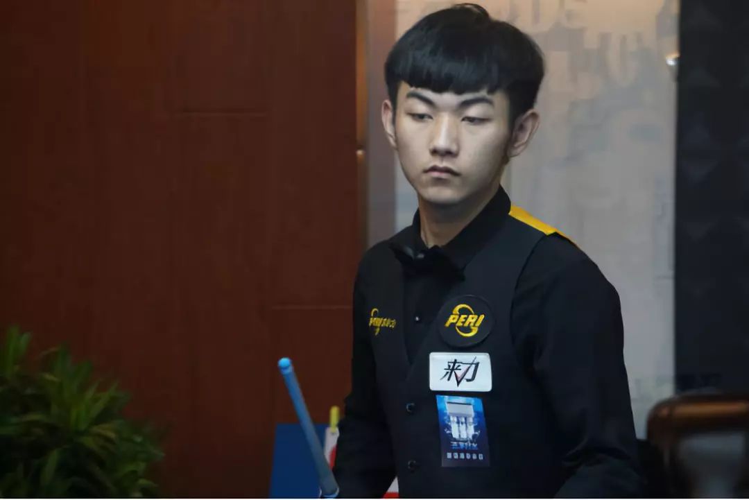 试图趁乱捡 试图趁乱捡